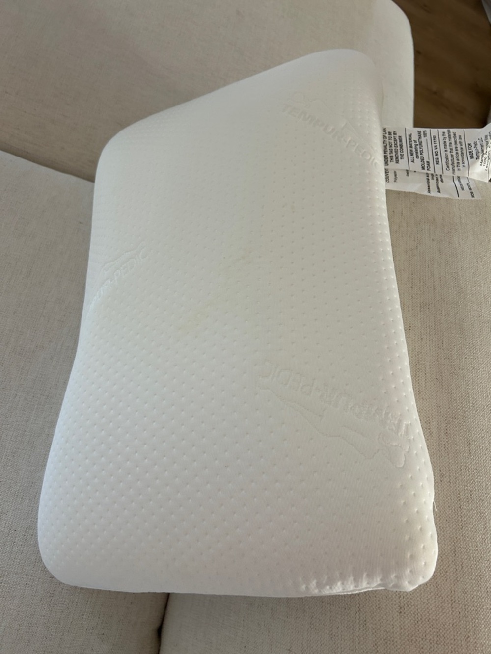Tempur-Pedic TEMPUR-Symphony Pillow, White, size Standard, NWT open package